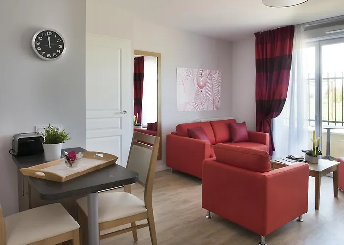 Domitys La Clef Des Champs Апарт-готель Пуатьє